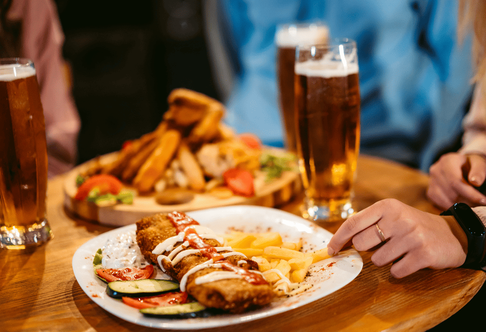 Ta Hien Beer Street comes alive at night with cold drinks, street food, and the buzz of both locals and tourists (Source: Canva)